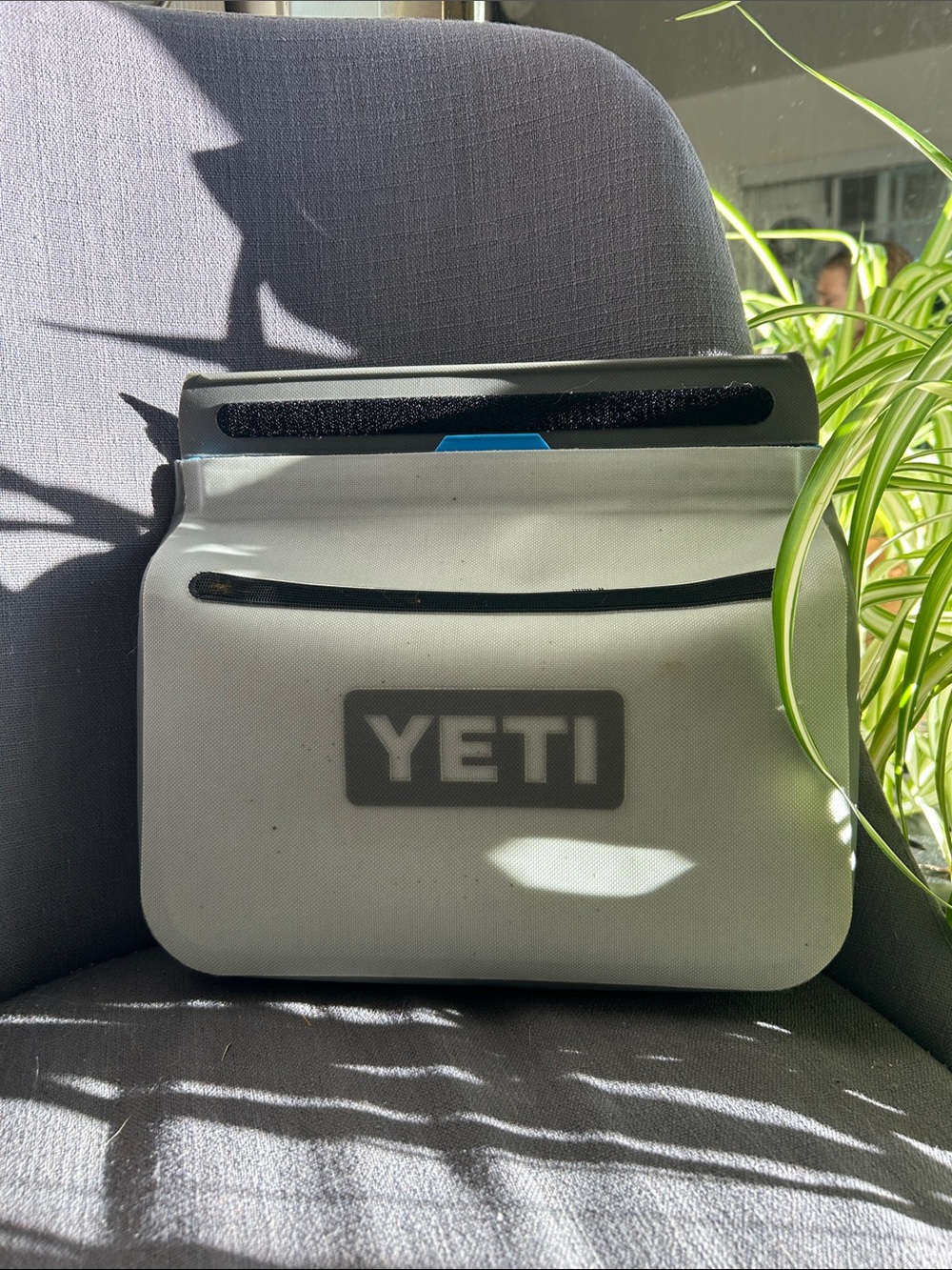 YETI sidekick Dry gear case FOG grey